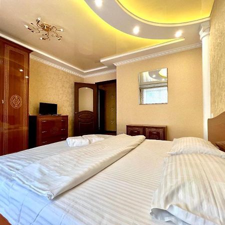 Apartpoltava Двокімнатні Апартаменти, До 6 Спальних Місць, Кутова Ванна, Корпусний Парк, Документи Для Відрядження ภายนอก รูปภาพ