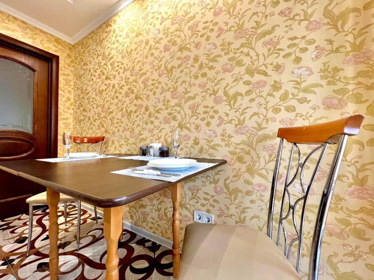 Apartpoltava Двокімнатні Апартаменти, До 6 Спальних Місць, Кутова Ванна, Корпусний Парк, Документи Для Відрядження ภายนอก รูปภาพ